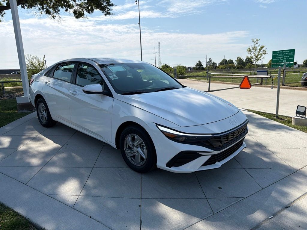 2026 Hyundai ELANTRA SE