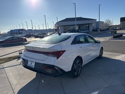 2025 Hyundai ELANTRA Limited