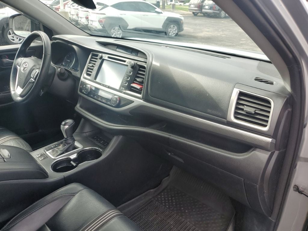 2017 Toyota Highlander SE