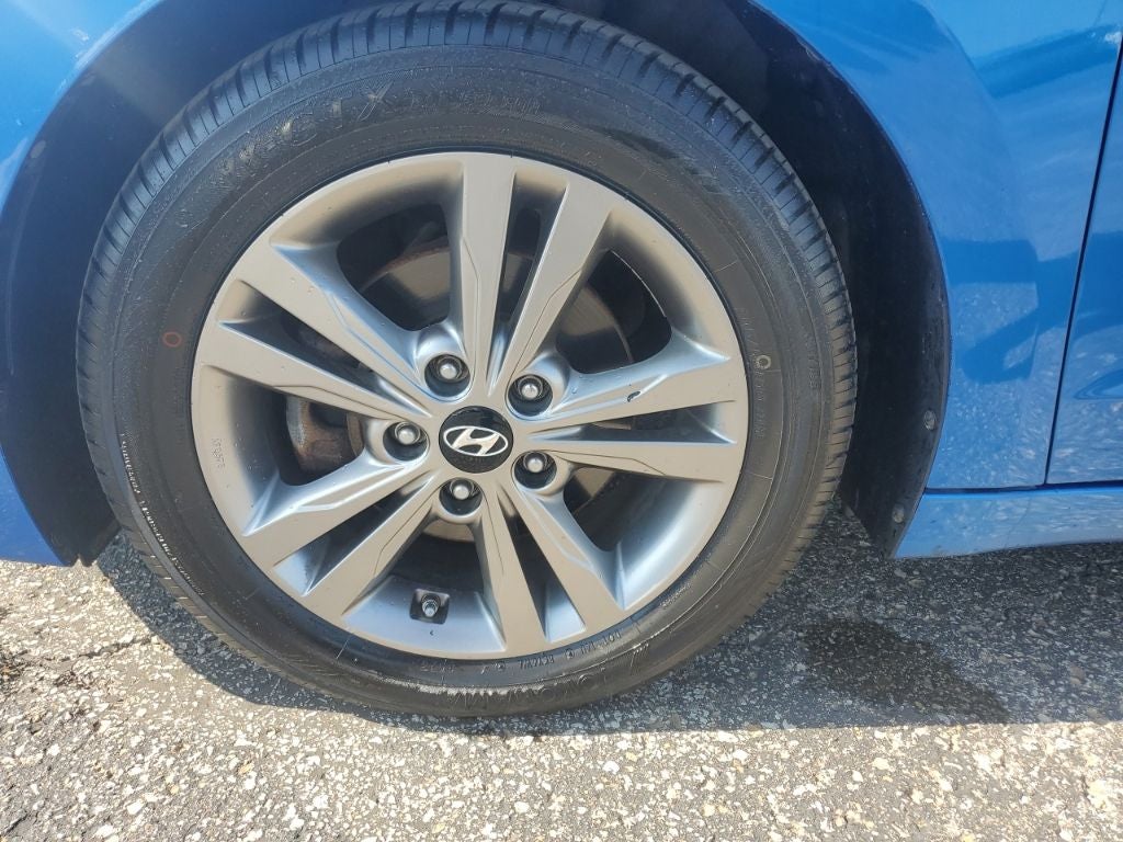 2017 Hyundai ELANTRA SE