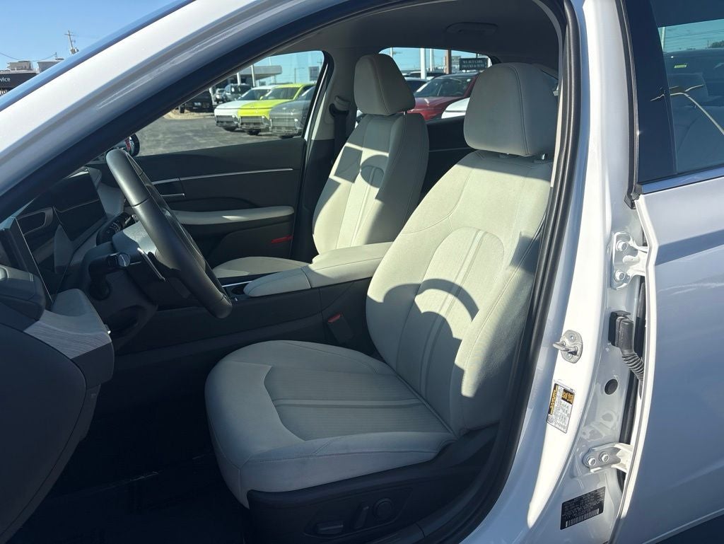 2025 Hyundai SONATA HYBRID SEL
