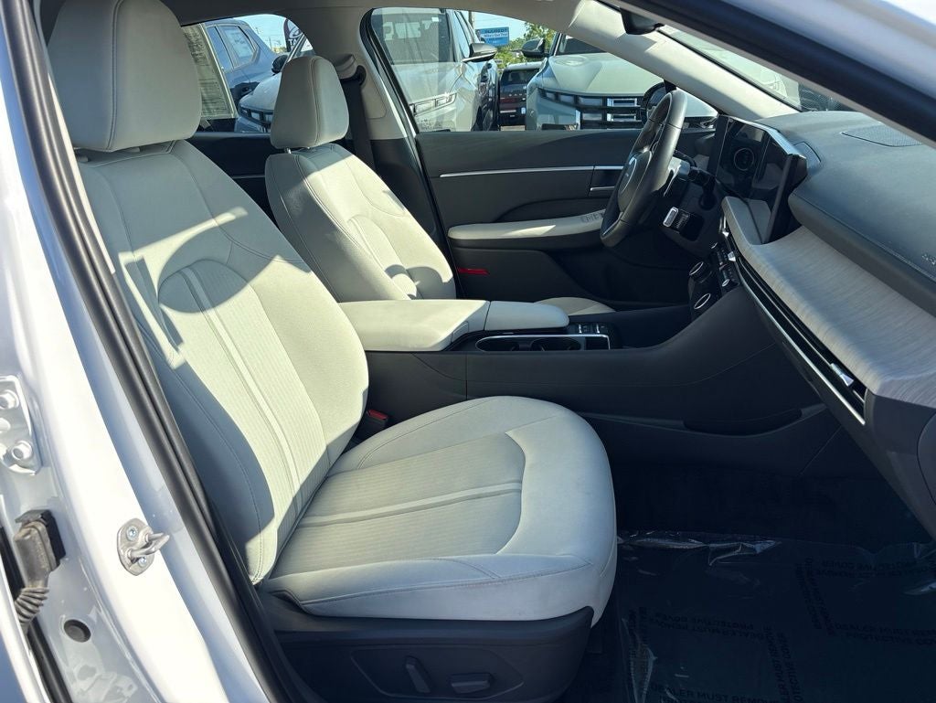 2025 Hyundai SONATA HYBRID SEL