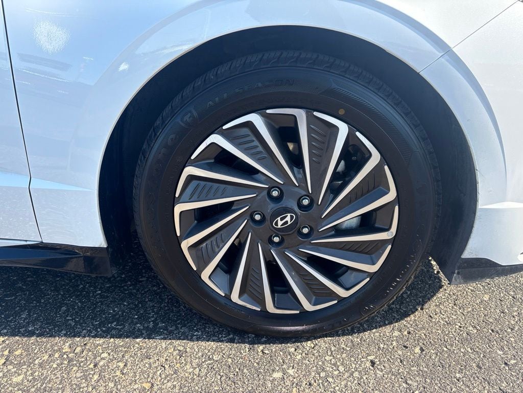 2025 Hyundai SONATA HYBRID SEL